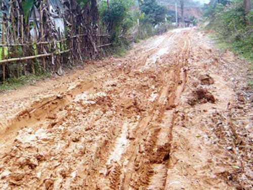 Một con đường sình lầy dài 35km ở xã Đức Sơn, huyện Anh Sơn -  Nghệ An.